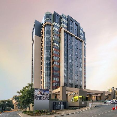 Luxury @ Sandton Skye 约翰内斯堡 外观 照片